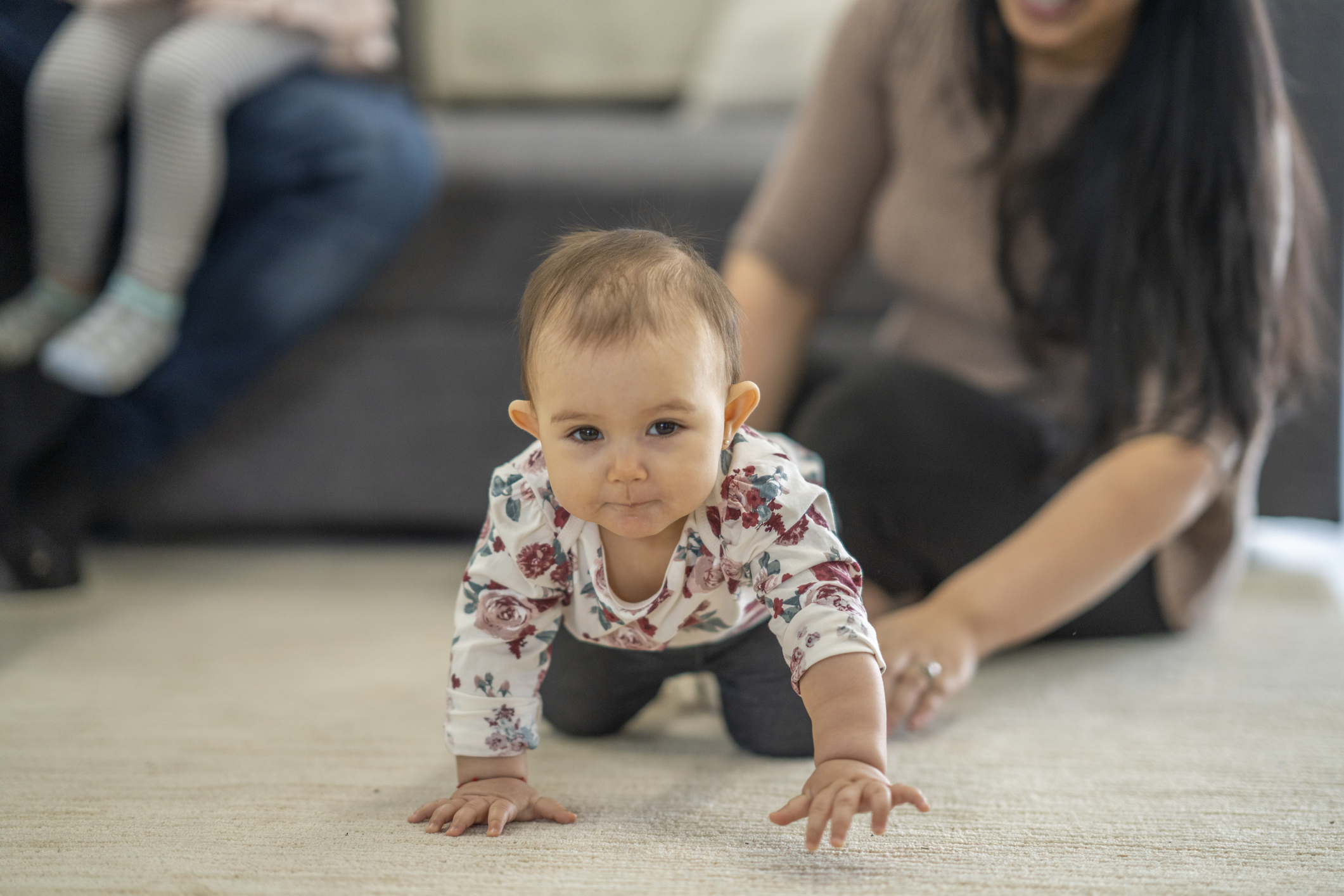 when do babies sit independently