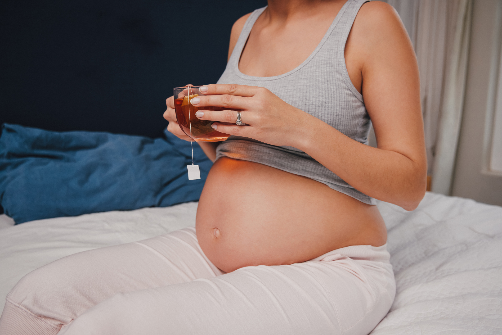 pregnant woman trying to induce labor with raspberry leaf tea