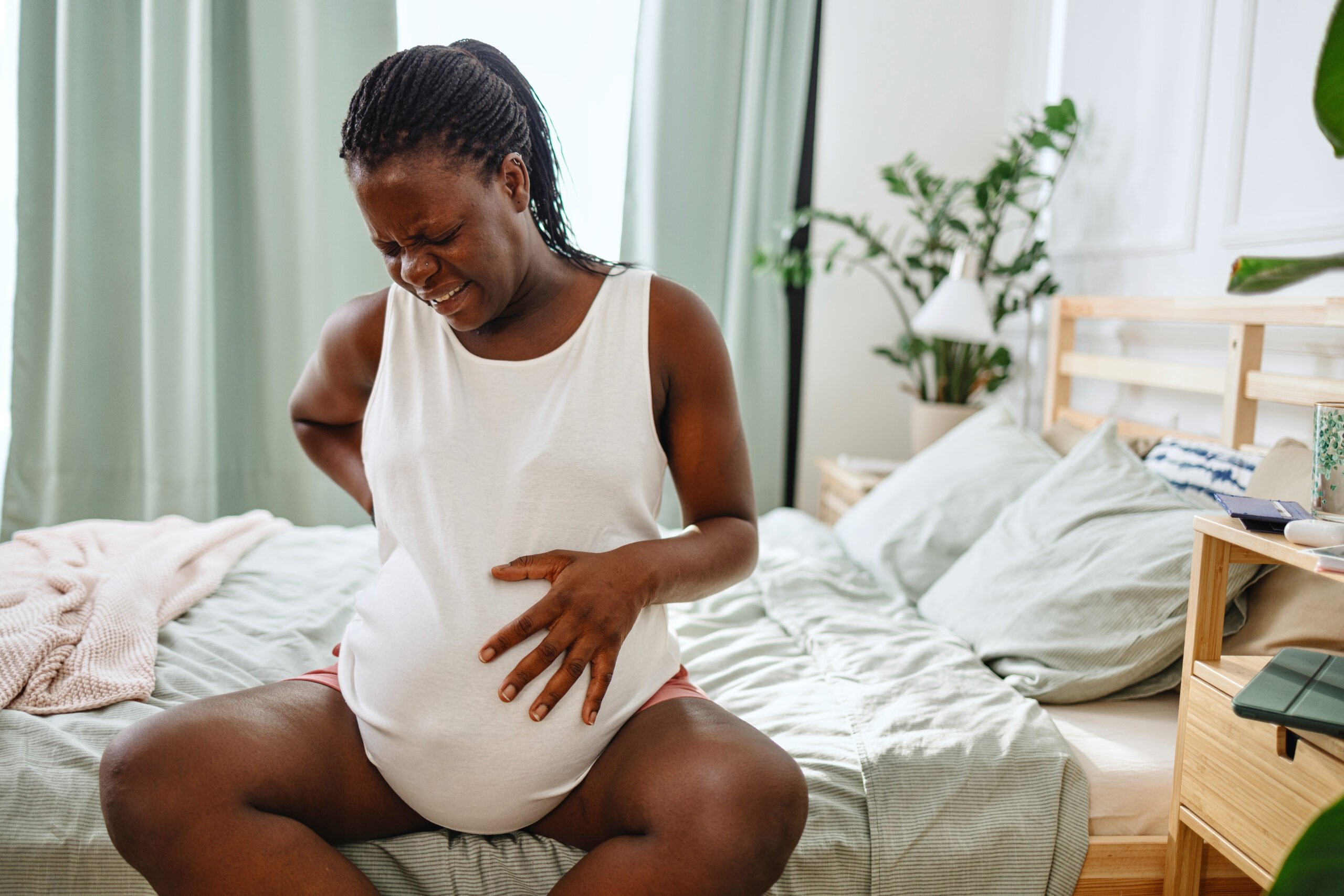 Pregnant woman experiencing labor pain