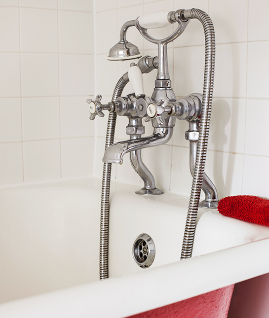 101096-mom_more-efficient-cleaning_04_pretreatment_getty_4906315.jpg