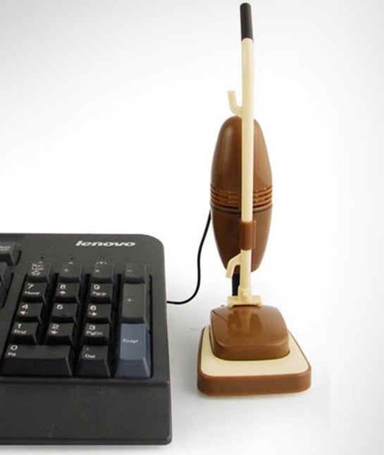 101822-keyboard-vacuum.jpg
