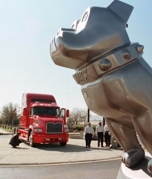 102525-macktruckbulldog-1.jpg