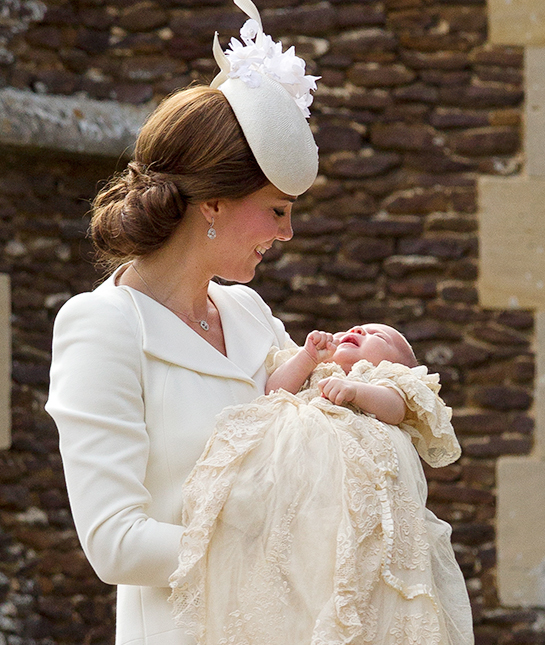109217-duchess-of-cambridge-with-princess-charlotte.jpg