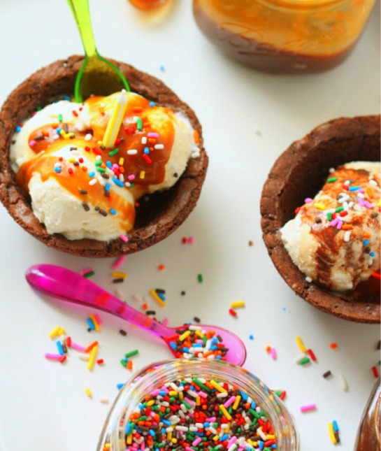 111239-brownie-bowl-ice-cream-sundae-recipe.jpg
