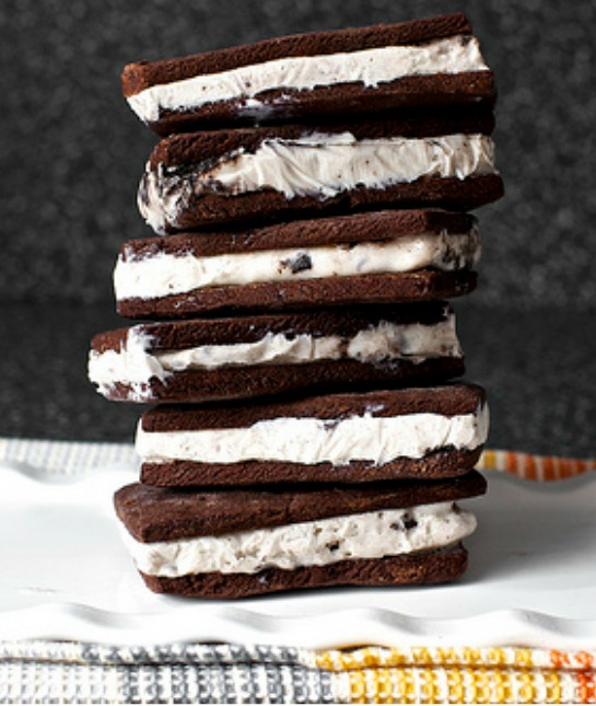 111246-homemade-ice-cream-sandwich.jpg 111246-homemade-ice-cream-sandwich.jpg