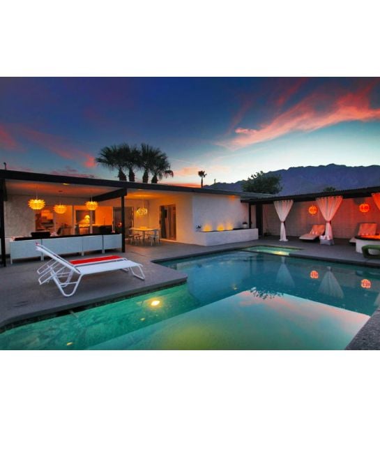 117065-palm-springs-airbnb.jpg