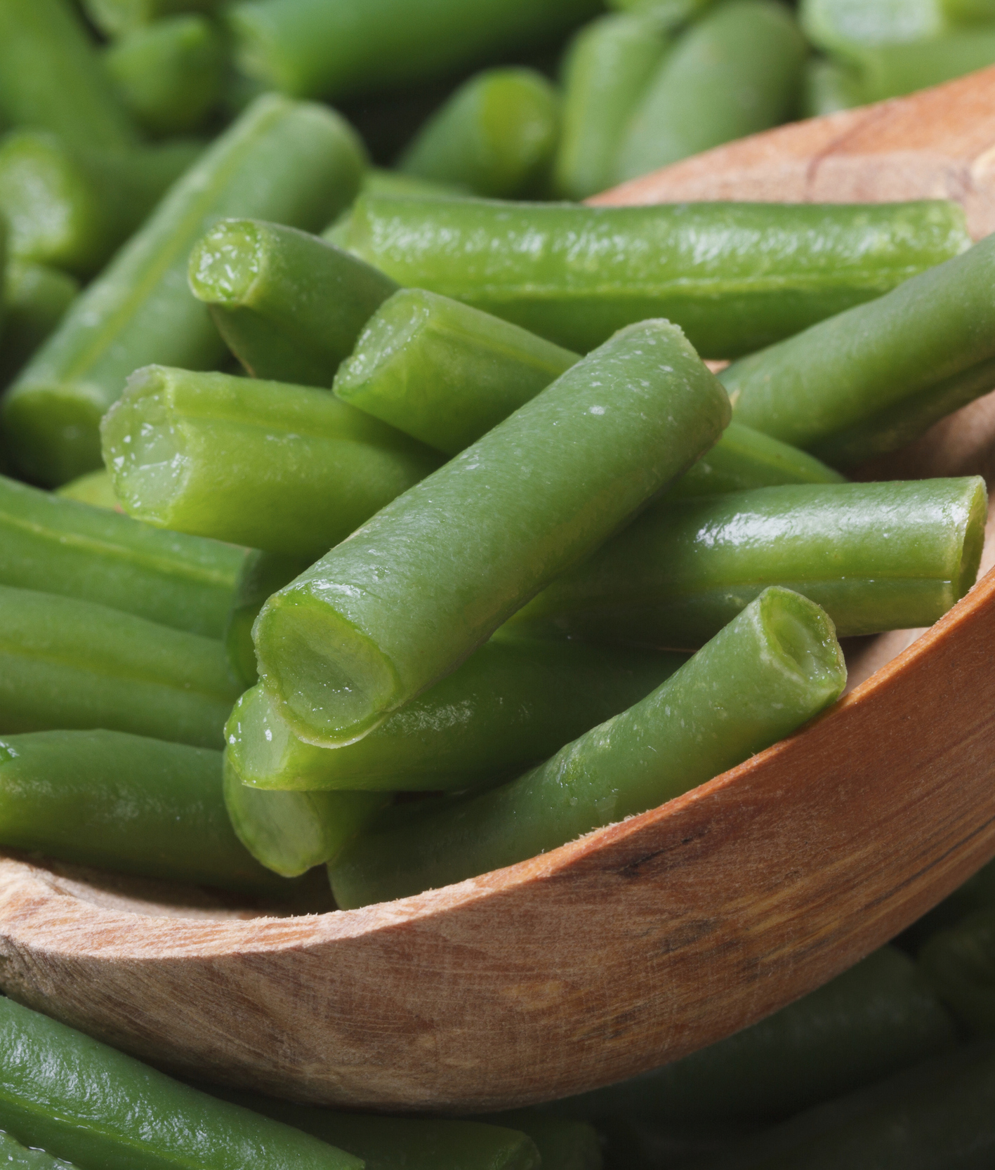 124001-chopped-green-beans-closeup-on-wooden-spoon-2.jpg