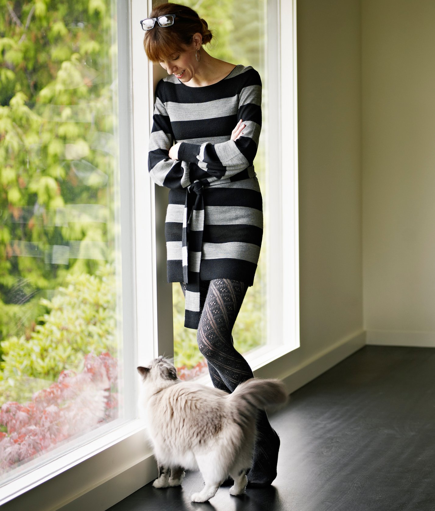 124055-woman-standing-in-looking-at-cat-at-her-feet-2.jpg
