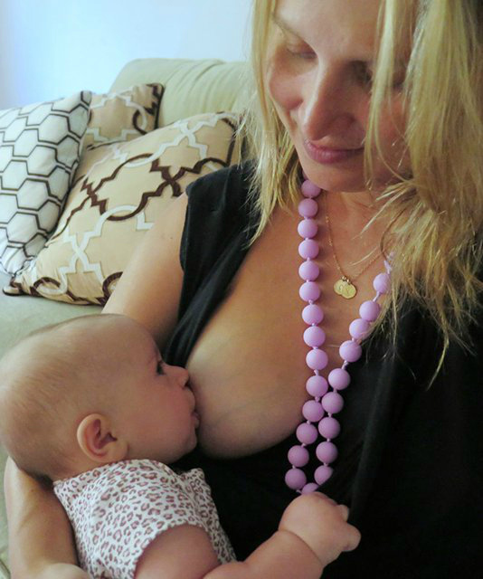 124231-parenting-trends-brelfie-breastfeeding-selfie.jpg