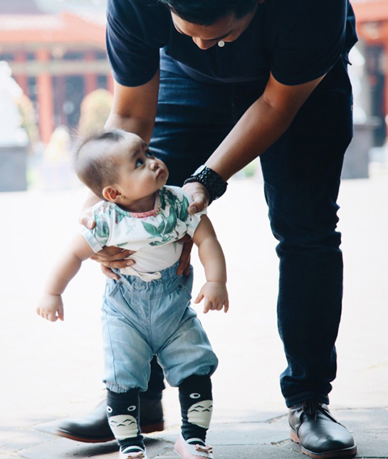 131589-baby-walking.jpg