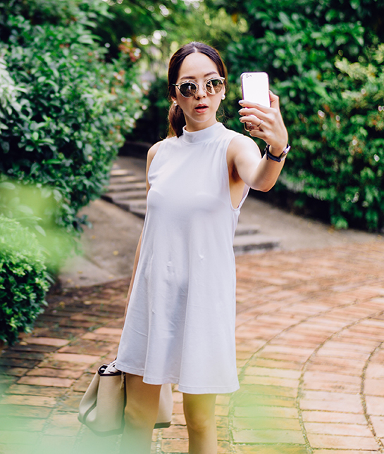 134083-6-woman-taking-a-selfie-on-iphone.jpg
