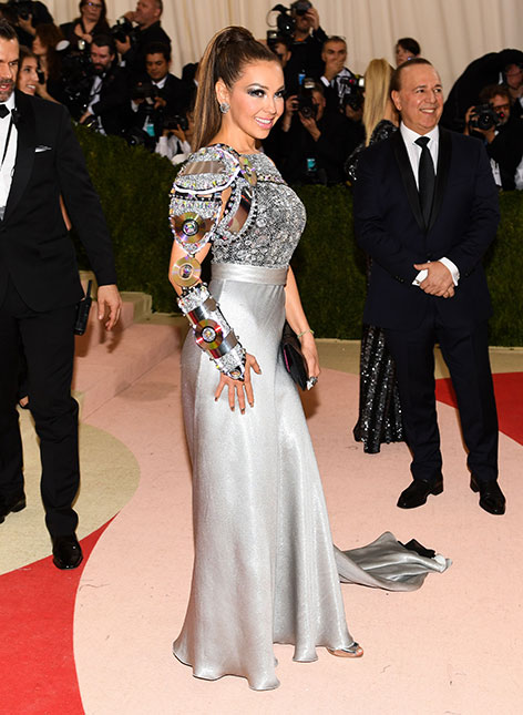 141773-thalia-met-gala-2016.jpg