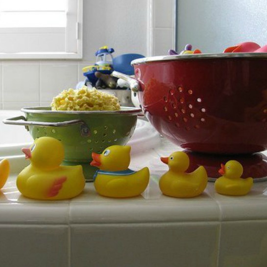 142311-colander-bath-toy.jpg