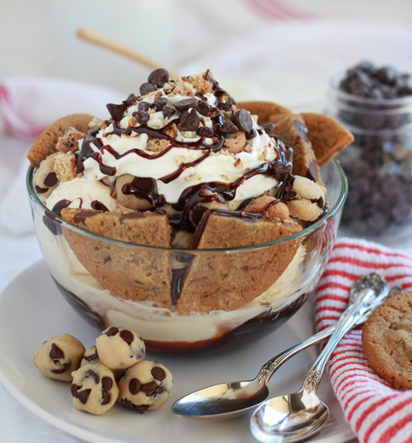 147014-chocolate-chip-cookie-ice-cream-sundae1.jpg