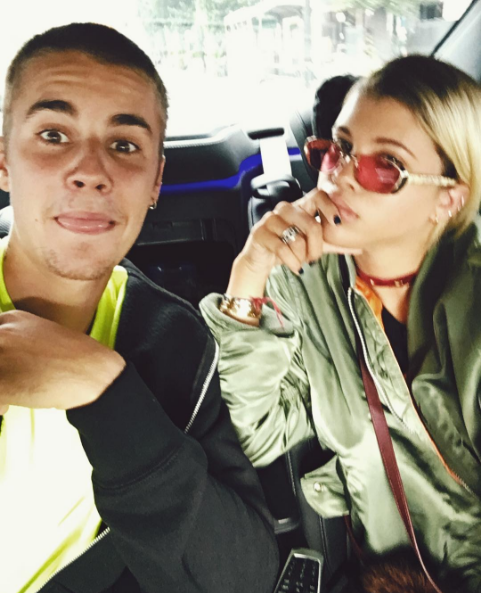149946-justin-beiber-sofia-richie.png