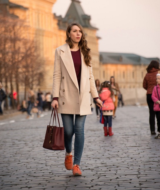 152187-woman-walking-no-kids-sagittarius.jpg