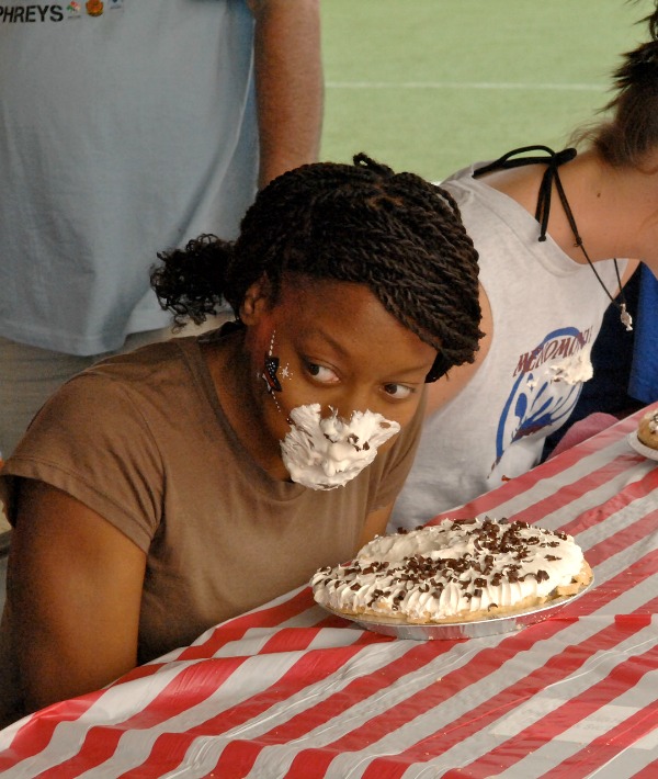 153857-food-eating-contest-resized.jpg