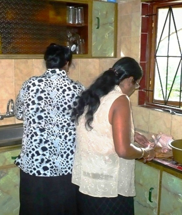153865-telling-daughter-in-law-how-to-cook-3-resized.jpg