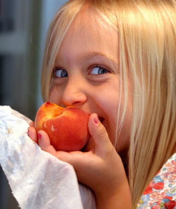 154563-sneaking-food.jpg