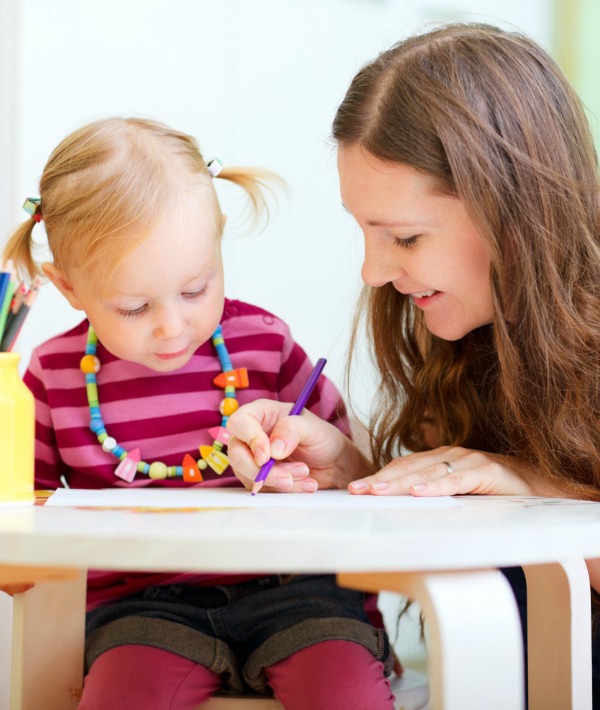 154892-mom-and-daughter-coloring-resized.jpg