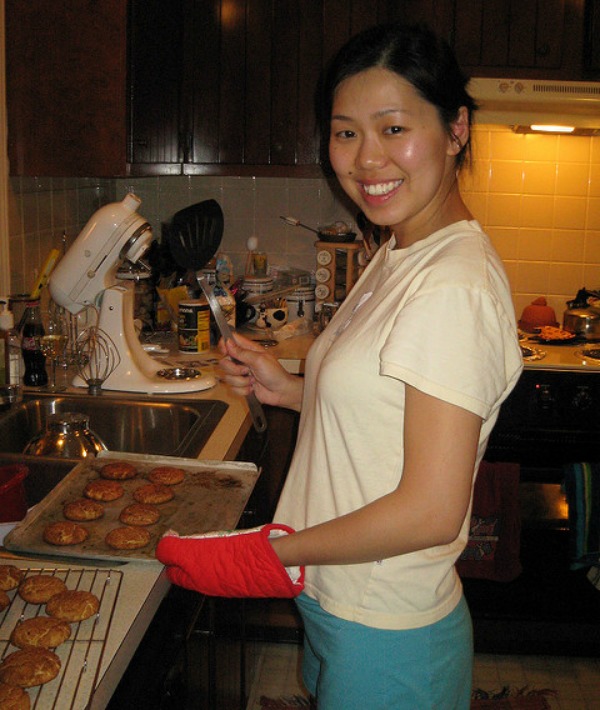 155089-baking-cookies.jpg