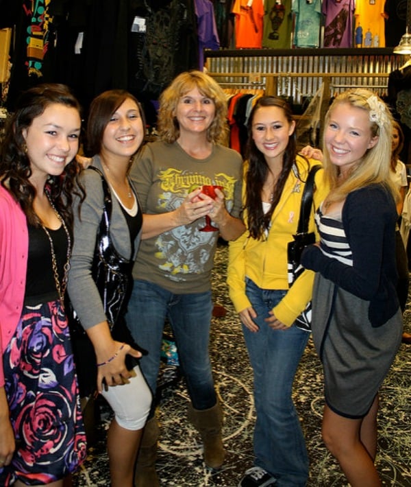 155093-girls-night-out.jpg