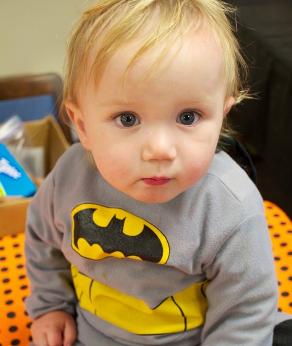 155484-blonde-baby-in-gray-batman-suit-resized.jpg