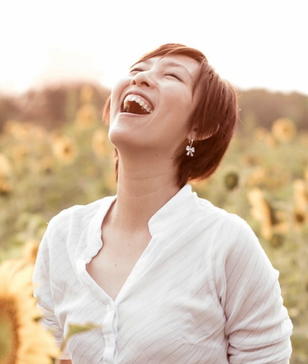 155566-woman-laughing.jpg