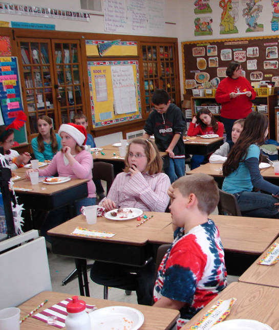 155800-15_school_christmas_party.jpg