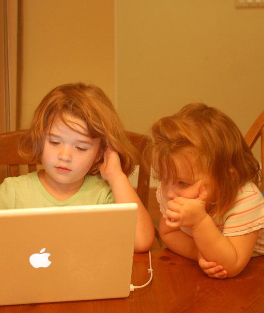 155818-34_kids_researching.jpg