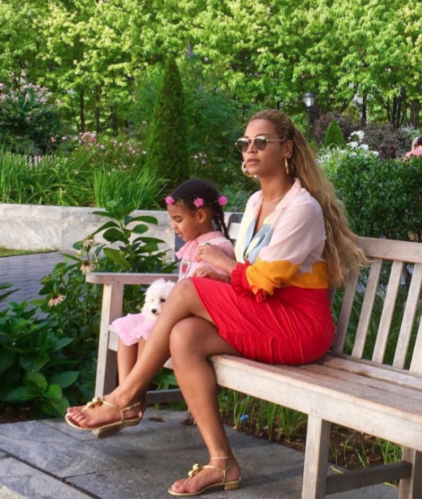 156381-beyonce-_-blue-ivy-resized.jpg