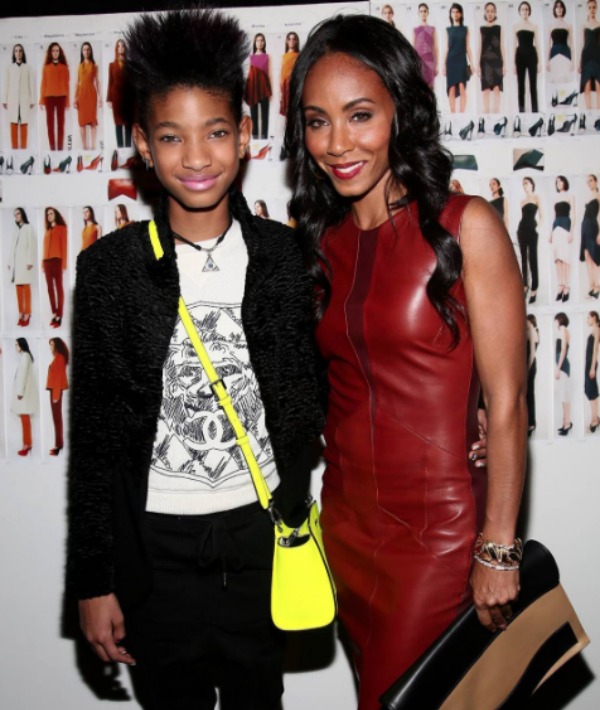 156382-jada-pinkett-smith-_-willow-smith-resized.jpg