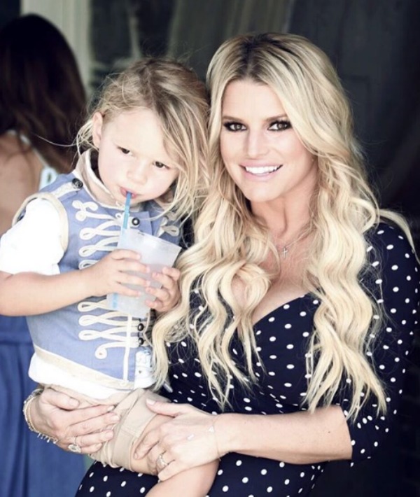 156384-jessica-simpson-_-maxwell-resized.jpg