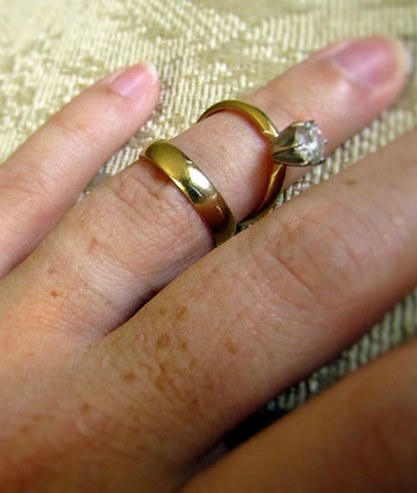 156962-wedding-rings-coming-off-finger.jpg
