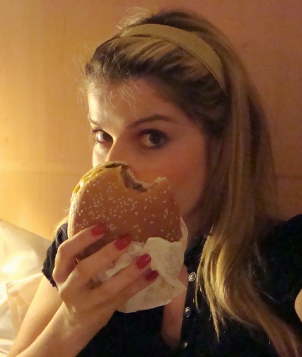 157005-junk-food_burger.jpg
