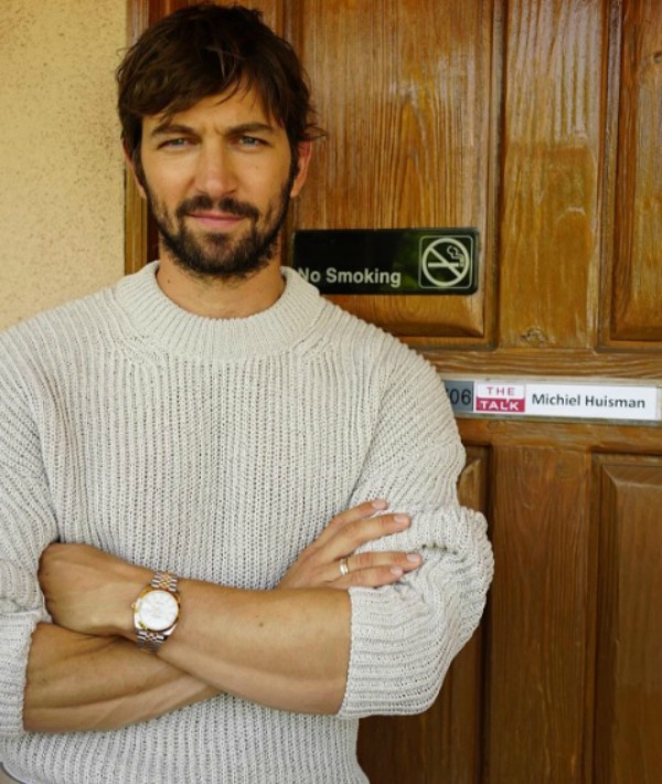 157156-michiel-huisman-standing.jpg