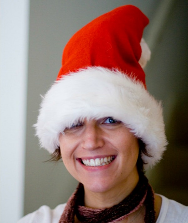 158045-smiling-hat-too-big.jpg