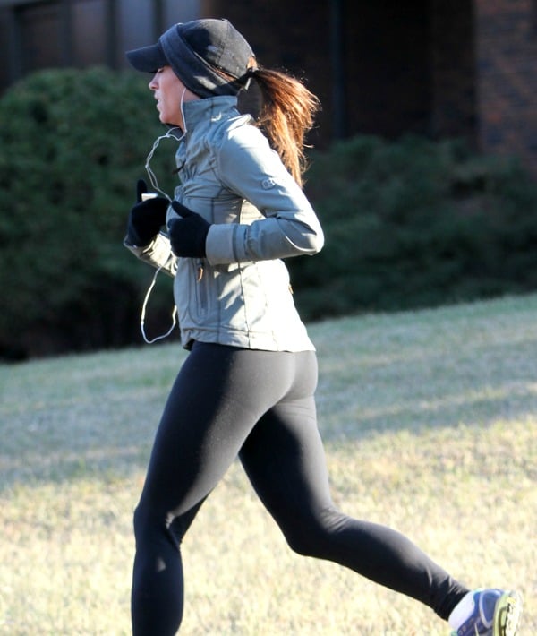 158534-woman-running-black-hat-black-leggings.jpg