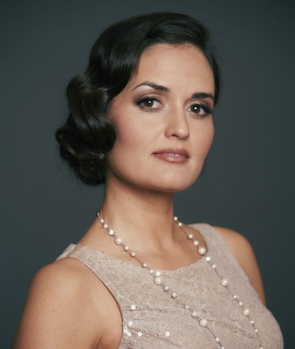 158620-finger-waves-danica-mckellar.jpg