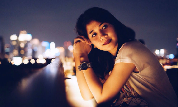woman-thinking-night
