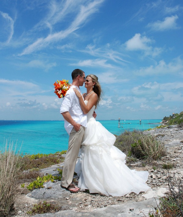 161135-beach-wedding.jpg 161135-beach-wedding.jpg