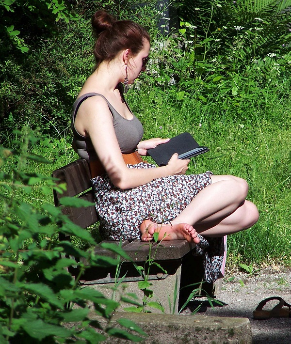 161307-woman-reading-book-park.jpg