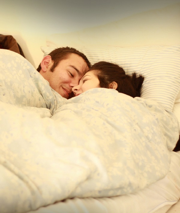 161745-couple-bed.jpg