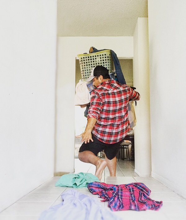 161751-man-doing-laundry.jpg