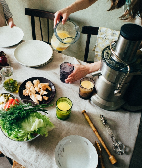 161758-mom-kid-breakfast-table.jpg