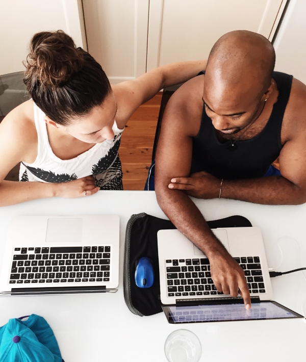 161803-couple-looking-computer.jpg