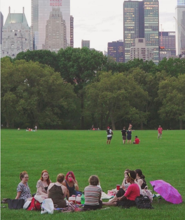 161813-women-meetup-park.jpg 161813-women-meetup-park.jpg