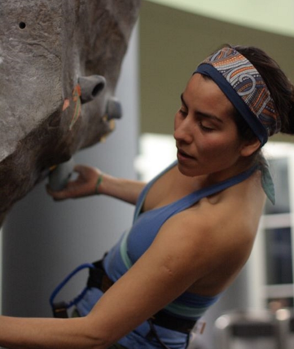 161981-woman-climbing-gym.jpg