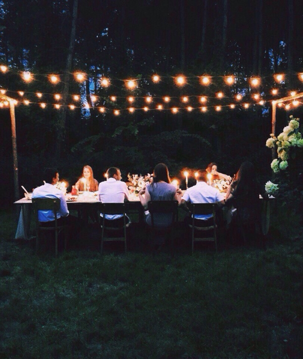 161995-group-dinner.jpg
