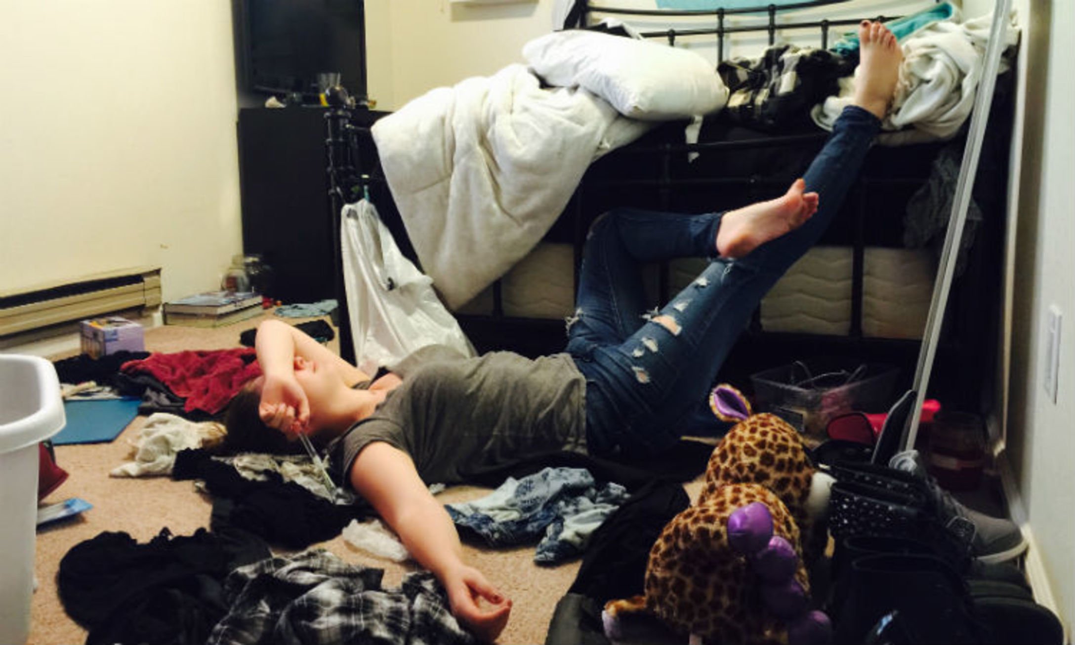 woman-floor-messy-room